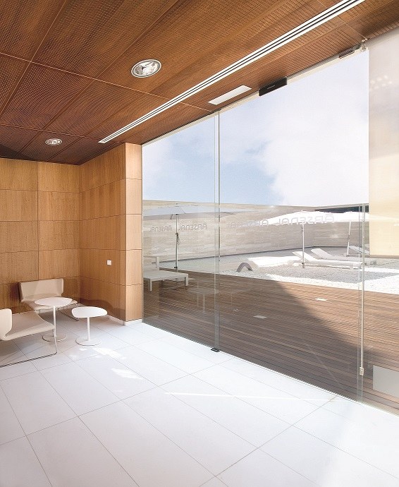 gym madrid gimnasio arsenal barrio salamanca puertas automaticas acceso retail