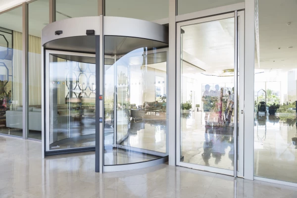 puerta-giratoria-zafiro